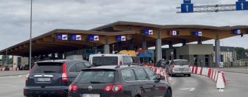 Виїзд чоловіків за кордон: які дозволи потрібні волонтерам та водіям у 2023 році