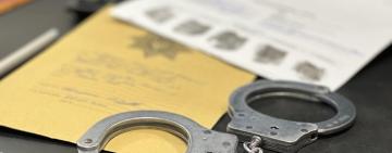 Притиснули до стіни та змусили віддати телефон: про пограбування підлітка розповіли в поліції Одещини