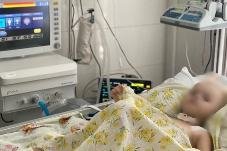 Ввели в кому, щоб врятувати від правця: українські медики "витягли з того світу" трирічну дитину