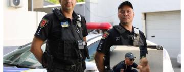 Малюк зачинився у квартирі, балкон відчинений: одеські патрульні вчасно прийшли на допомогу