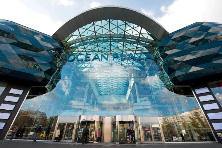 Банк, ТРЦ Ocean Plaza та завод: Україна націоналізувала активи російських олігархів на мільярди гривень