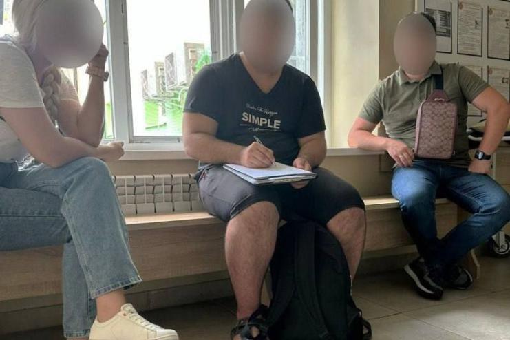 Кіберполіція викрила 19-річного зловмисника у створенні і поширюванні дитячої порнографії за участю маленької сестри