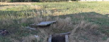 Побив, підпалив одяг і кинув у вигрібну яму: через 500 кг пшениці мешканець Одещини ледь не вбив односельчанку