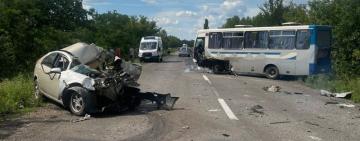 На Одещині легковик зіткнувся з маршруткою: одна людина загинула
