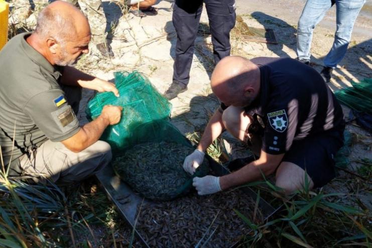 Поліцейські спільно з прикордонниками викрили двох браконьєрів в акваторії Дністровського лиману
