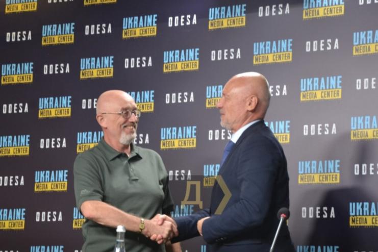 Міністр оборони Болгарії в Одесі: «Восени ми поставимо Україні близько ста одиниць бронетехніки»