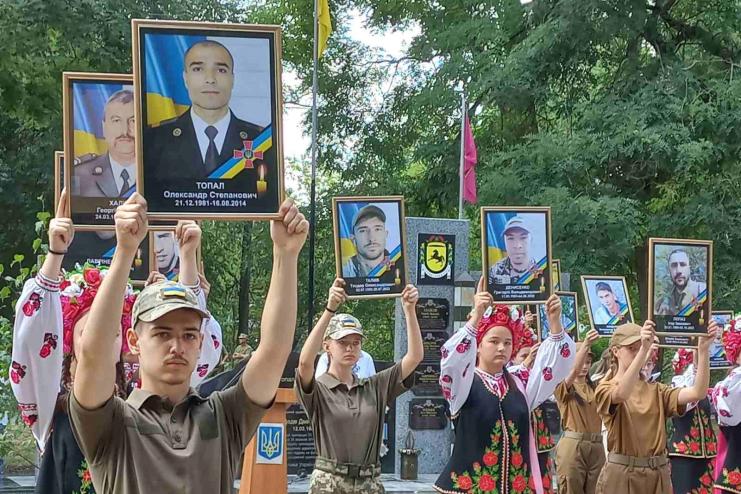 Нові імена загиблих захисників на меморіалі в Тарутине