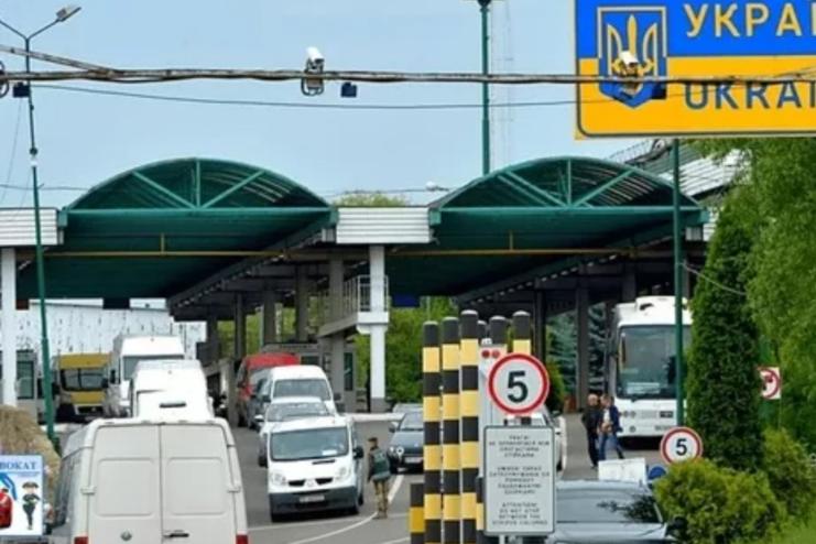 З 1 вересня пасажирський транспорт випускатимуть за кордон лише з позначкою екологічності