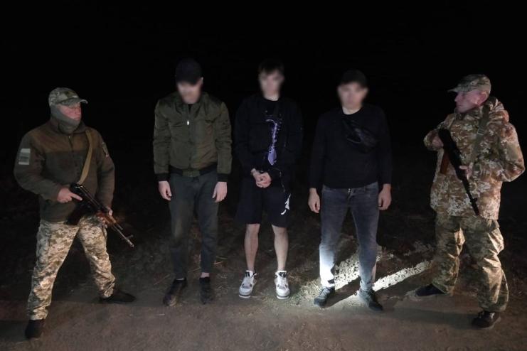 На кордоні з Молдовою затримано трьох «друзів», які планували втекти з країни