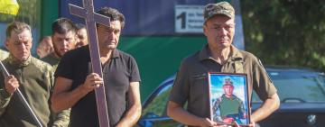 «Ідуть у засвіти найкращі…..»: Арцизька громада провела в останню путь мужнього воїна