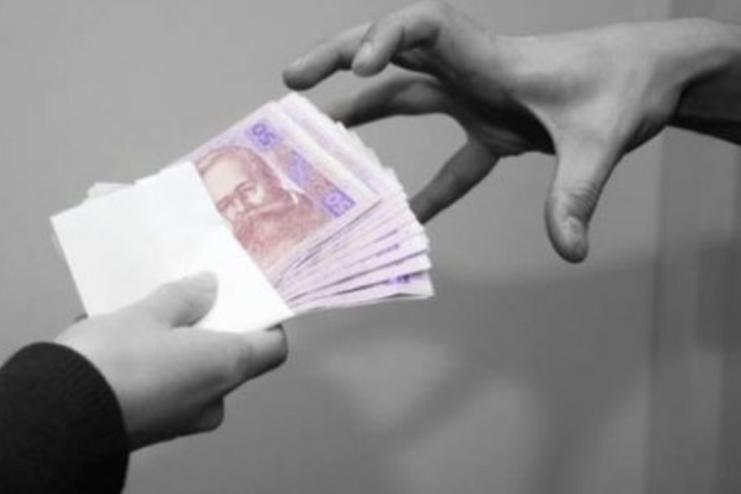 Одесит вимагав у жінки гроші на «лікування поранення, отриманого під Бахмутом»
