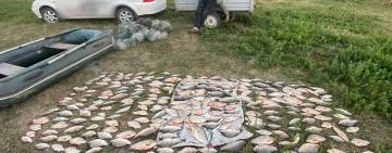 Браконьєрське знаряддя та майже 70 кілограмів риби вилучили поліцейські у двох 35-річних жителів Подільського району