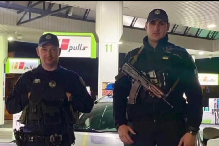 Не їла й не пила майже тиждень: одеські патрульні врятували безпорадну бабусю