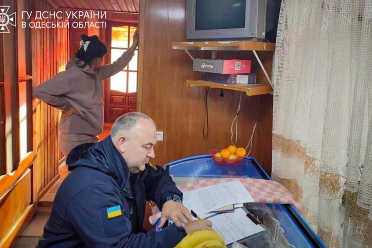 Палила сміття, а викликати довелося рятувальників