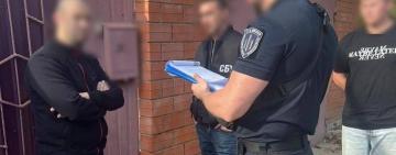 До Молдови за 5000 дол: на Одещині поліцейського викрито в незаконному переправленні призовників