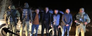 Спочатку в Арциз, а потім – з України: затримано групу порушників кордону з перевізниками