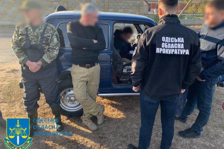 Щомісячні побори з рибалок Одещині: на корупції викрито громадського інспектора рибпатруля 