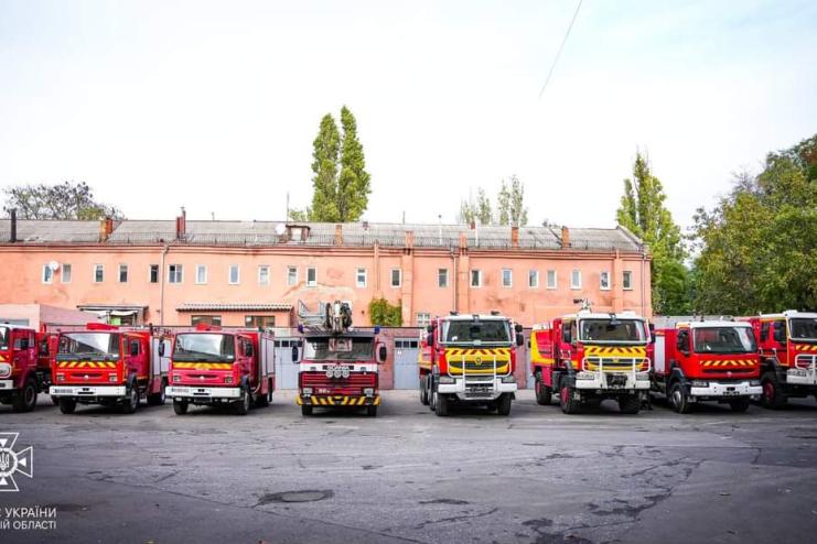 Одеський гарнізон поповнився одразу 8 пожежними автомобілями