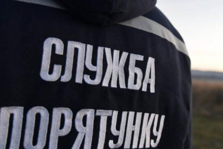 У с.Кулевча рятувальники допомогли жінці, яка впала у вигрібну яму