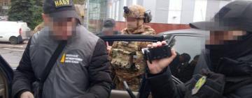 Намагався дати хабар командувачу ОСУВ "Одеса": чоловіка затримано