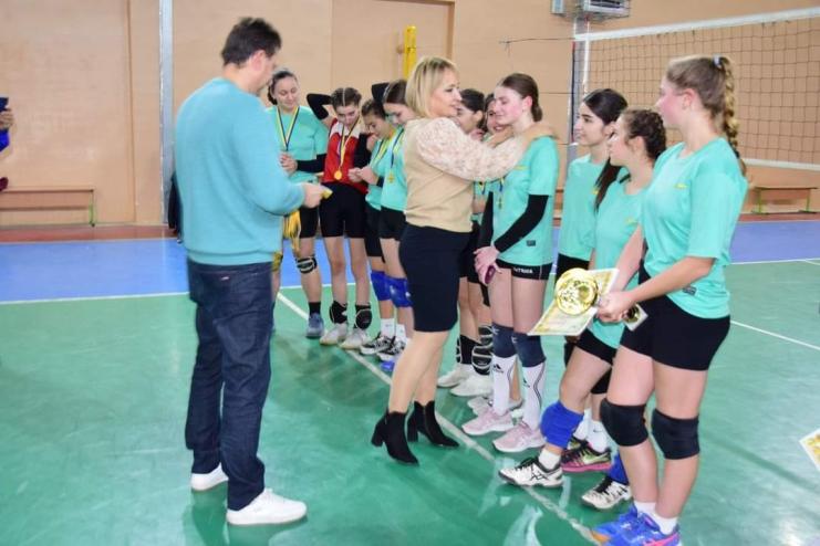 У Сараті пройшли фінальні змагання з волейболу серед дівчат