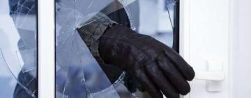 Побив і пограбував матір та доньку: на Болградщині переодягнений у військового вчинив розбій