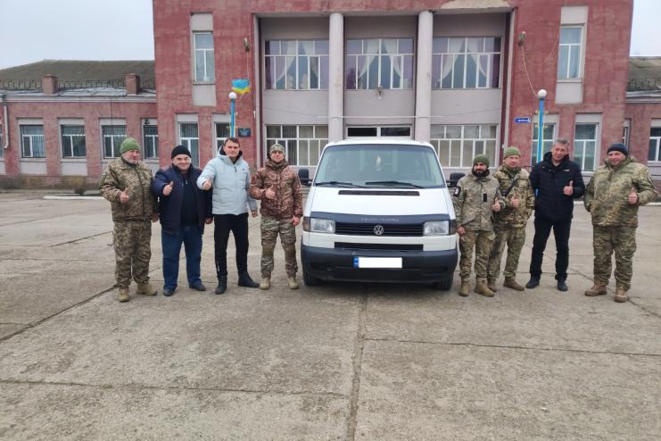 На Одещині аграрії закупили чергову автівку для захисників України