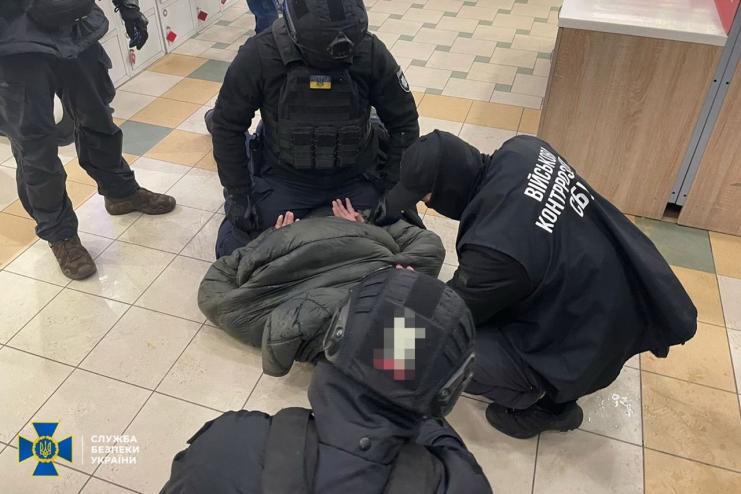 «За гроші обіцяв дружині загиблого воїна «повернути його з полону»: СБУ затримала шахрая
