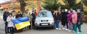 Друга за тиждень, тринадцята за час повномасштабного вторгнення: лікарня на Одещині передала чергову автівку на фронт