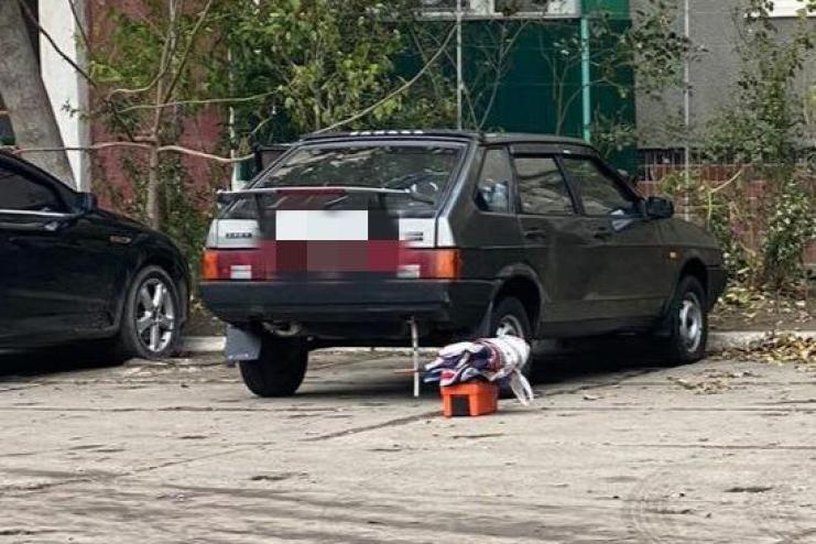 Тепер чекає з війни не лише коханого, а і «ластівку»: жителька Кілії віддала захисникам сімейний автомобіль