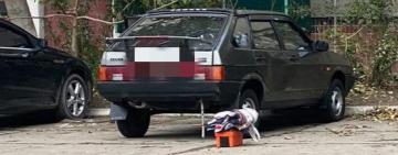 Тепер чекає з війни не лише коханого, а і «ластівку»: жителька Кілії віддала захисникам сімейний автомобіль