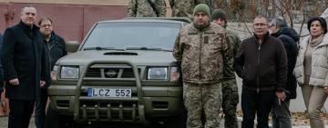 В Одесі судді передали автомобіль ЗСУ та закликають інших колег долучитися до флешмобу «Авто від суддів для ЗСУ».