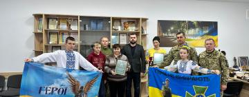 Обидва Героя до кінця стояли за оборону Бахмута: на Одещині сім’ям прикордонників вручили посмертні нагороди  