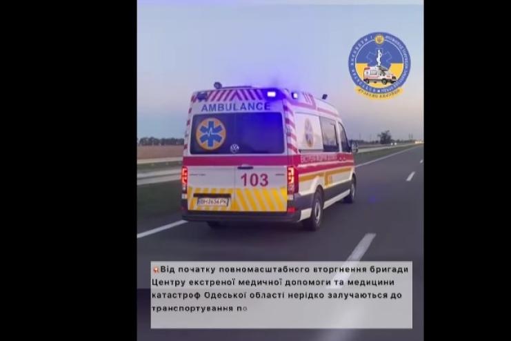 Зупинка серця, проблеми з диханням: одеські медики доправили пораненого бійця до Києва