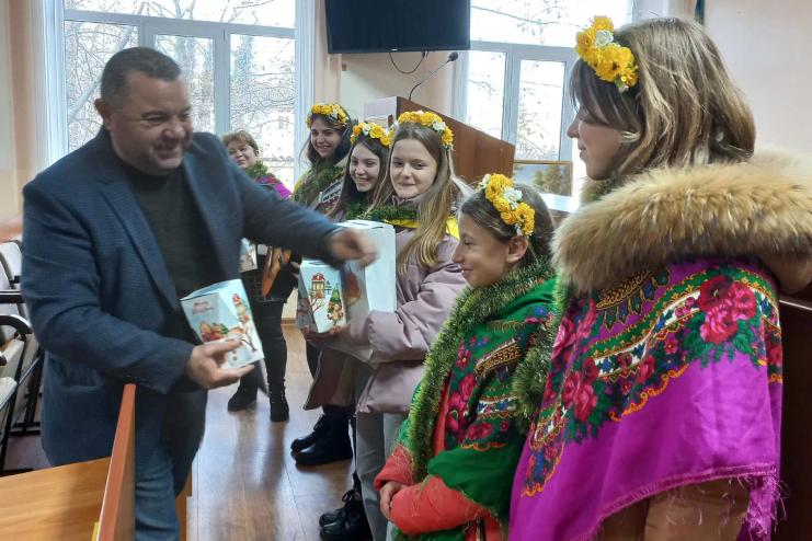 Березинські колядники збирають гроші для ЗСУ