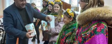 Березинські колядники збирають гроші для ЗСУ