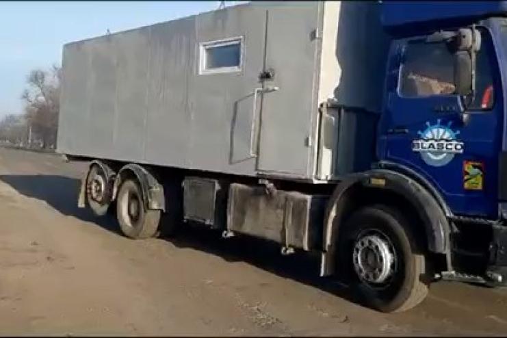 Тарутинські фермери переобладнали вантажівку для військових потреб