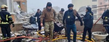 «Щоб дотягнутися до потерпілих і врятувати їх, нам довелося доточувати драбину з людей», - поліцейський з Одещини Артем Грушко