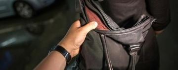 В Одесі хлопець пограбував перехожу, щоб зробити подарунок своїй дівчині
