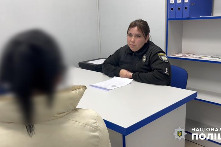 На Одещині затримано зловмисницю, яка продавала в інтернет-мережі неіснуючий мотоцикл (відео)