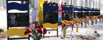  На базі навчального закладу в Болграді відкрили Алею Слави загиблим на війні випускникам 