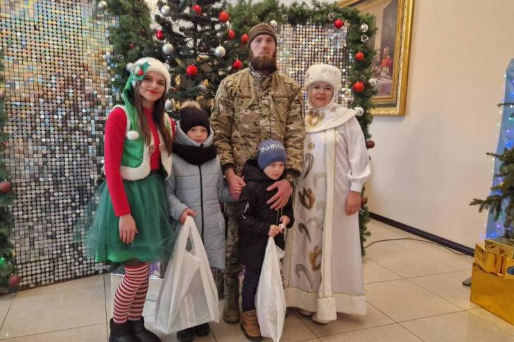 Багатодітні родині і сім’ї військових отримали різдвяні подарунки від БФ «Фонд Добра та Любові»