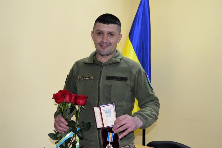 Виборює Перемогу на найгарячіших напрямках фронту: військовий з Одещини отримав орден «За мужність ІІІ ступеня»