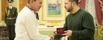 Рятував дітей після обстрілу: одеський комунальник отримав нагороду від президента