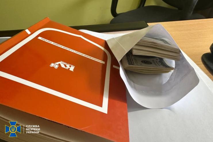 СБУ викрила корупційну схему в міграційній службі на Одещині 