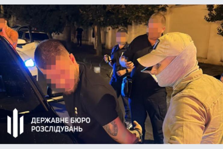 На Одещині правоохоронець за гроші «відмазував» шахрая – ДБР