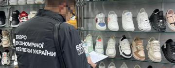 На Одещині вилучено понад 100 тис. пар «брендових» кросівок: звернулися представники трьох світових марок