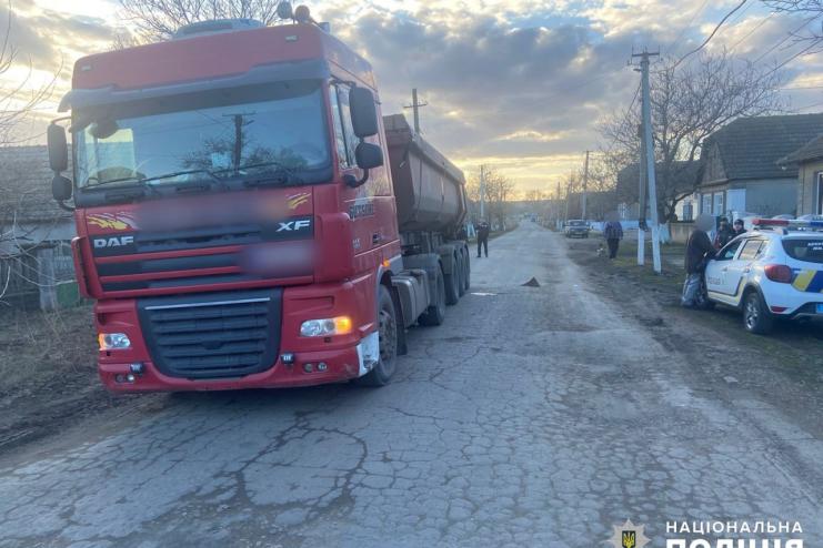 На Саратщині вантажівка наїхала на чоловіка