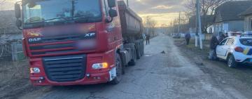 На Саратщині вантажівка наїхала на чоловіка