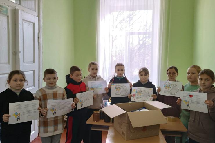 Сільська гімназія на Тарутинщині допомагає  морським пехотинцям